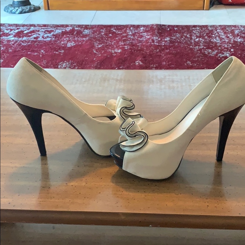 Pin Up Couture White Peep Toe Heels